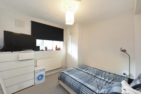 3 bedroom flat to rent, Harrowgate House, London E9