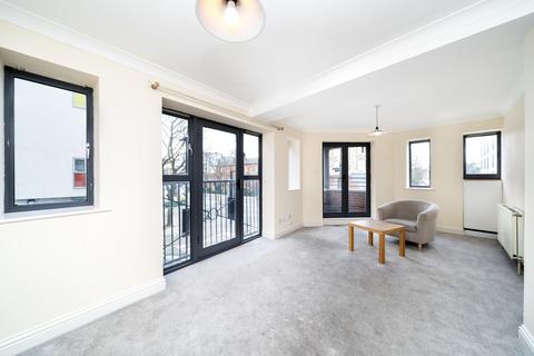 3 bedroom apartment to rent, Manor Gardens, London N7