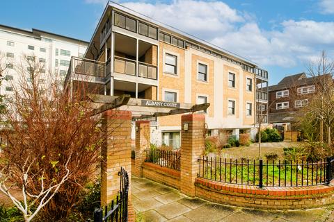 2 bedroom flat to rent, Albany Court, Spring Grove, London