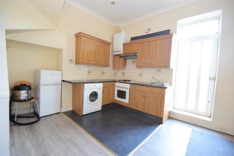 2 bedroom flat to rent, High Street, Tyne And Wear NE8