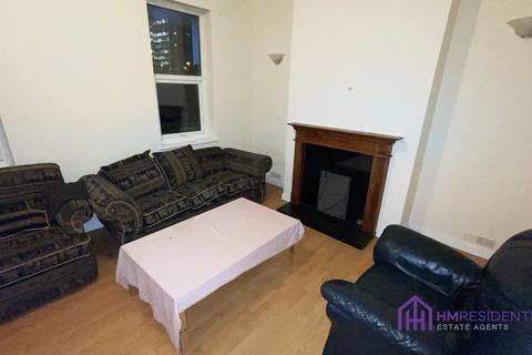 2 bedroom maisonette to rent, Gateshead High Street, Gateshead NE8