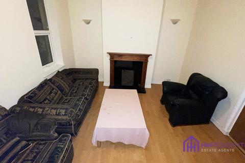 2 bedroom maisonette to rent, Gateshead High Street, Gateshead NE8