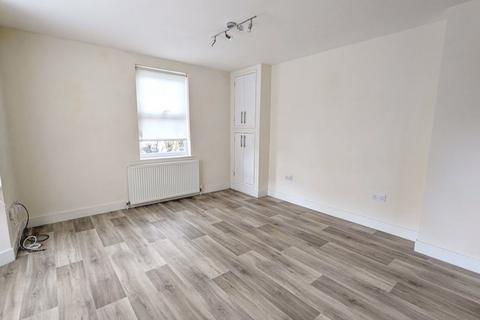 3 bedroom end of terrace house to rent, Houselands Road, Tonbridge, TN9 1JJ