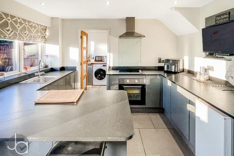 2 Lavender Close, Tiptree, Colchester, CO5 0BG