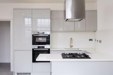 2 bedroom flat to rent, Askew Mansions, Askew Road W12