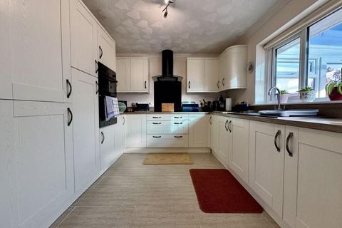 3 bedroom detached house for sale, Penrodyn, Valley