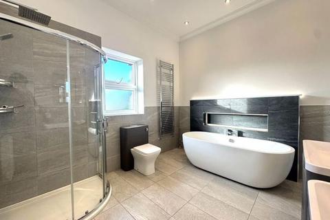 3 bedroom apartment to rent, Penthouse Apartment, Grosvenor Road, Birkdale, Merseyside, PR8