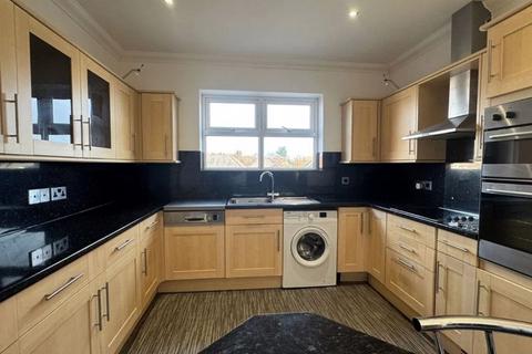 3 bedroom apartment to rent, Penthouse Apartment, Grosvenor Road, Birkdale, Merseyside, PR8