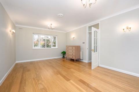 3 bedroom apartment for sale, Arlington Lodge Weybridge.