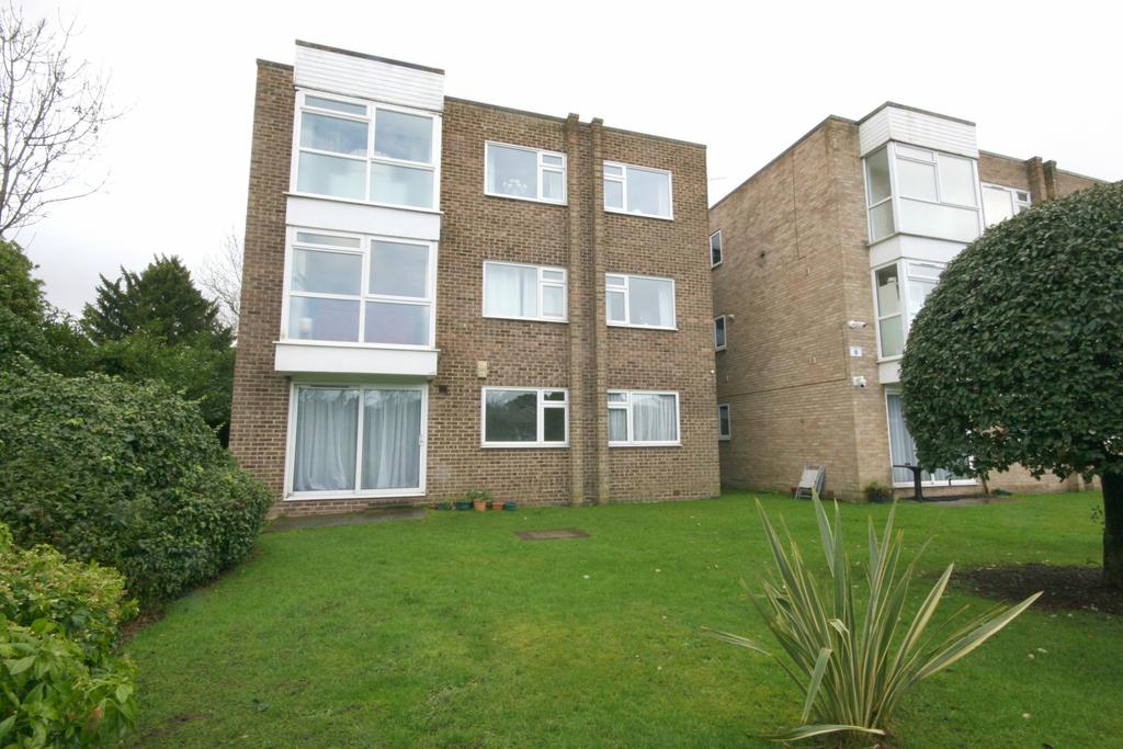 Superb ground floor flat with garden access in Be