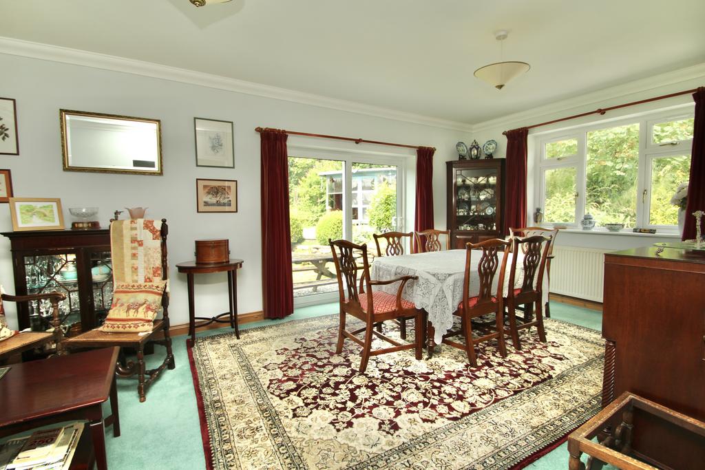 Large &amp; Bright Dining Room
