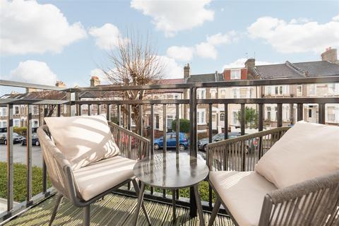 1 bedroom flat for sale, Chelmsford Road, London N14