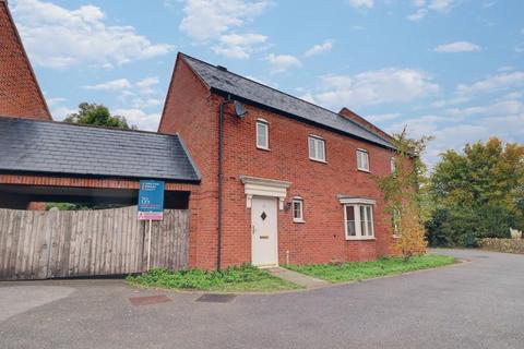 3 bedroom semi-detached house to rent, Lattimore Road, Stratford-upon-Avon