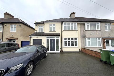 5 bedroom semi-detached house to rent, Brampton Road, Bexleyheath DA7