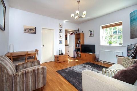 1 bedroom apartment for sale, Tring Station