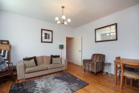 1 bedroom apartment for sale, Tring Station