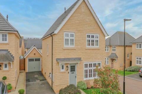 3 bedroom detached house to rent, Bletchley Court, Horsforth, Leeds, LS18