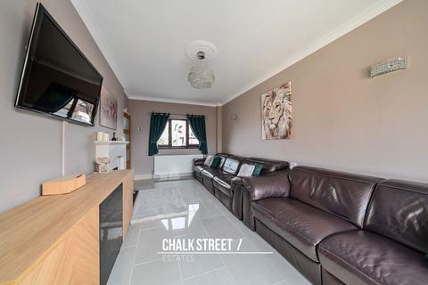 4 bedroom detached house for sale, Lake Avenue, Rainham, RM13
