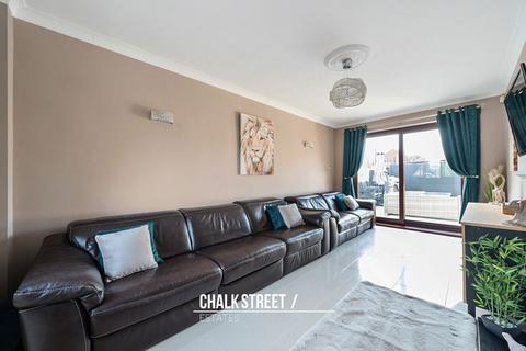 undefined, Lake Avenue, Rainham, RM13