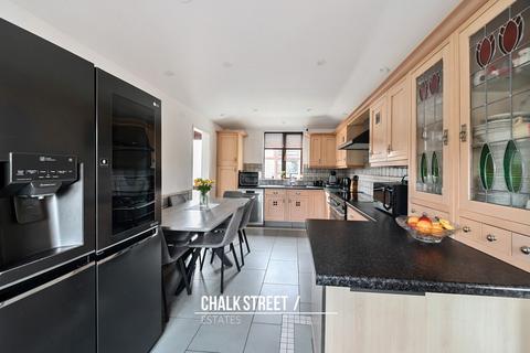 undefined, Lake Avenue, Rainham, RM13