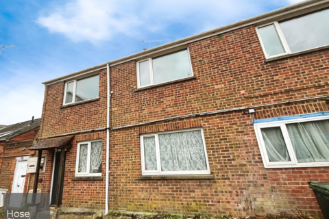 3 bedroom terraced house to rent, High Street, Ryde