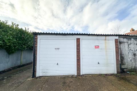 Garage to rent, Avery Lane