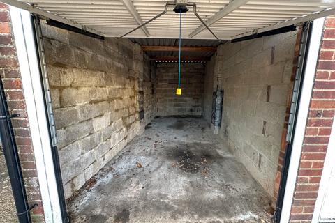 Garage to rent, Avery Lane