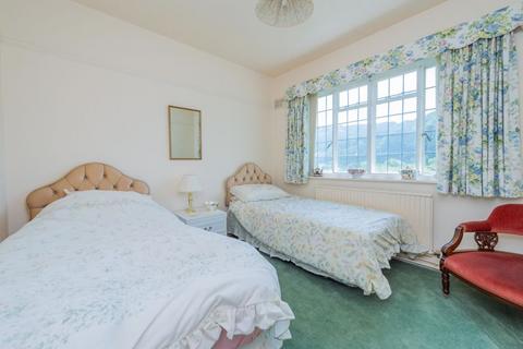 Brynglas Dinbren Road, Llangollen, LL20 8TF