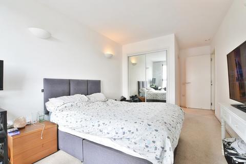 2 bedroom apartment to rent, Skyline Central 2, Goulden Street, Manchester, M4