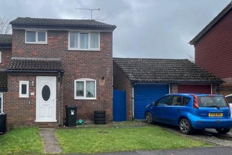 3 bedroom semi-detached house to rent, Tamar Way