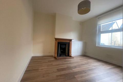 2 bedroom terraced house to rent, Langborough Road