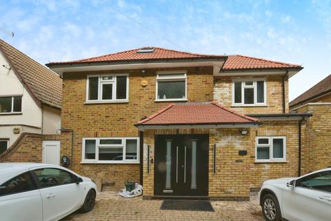 1 bedroom semi-detached house to rent, The Avenue