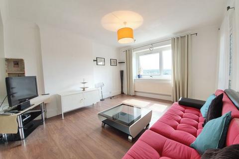 4 bedroom flat to rent, High Trees, Haart House, London