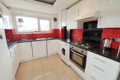 4 bedroom flat to rent, High Trees, Haart House, London