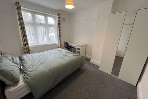 Flat share to rent, Further Green Road, London