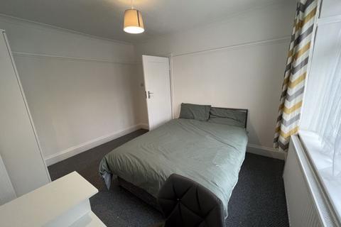 Flat share to rent, Further Green Road, London