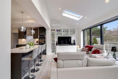 9 Newark Road, Windlesham, GU20 6NE