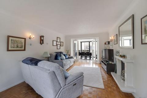 9 Newark Road, Windlesham, GU20 6NE