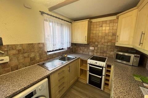 2 bedroom terraced house to rent, Oaktree Crescent, Bristol