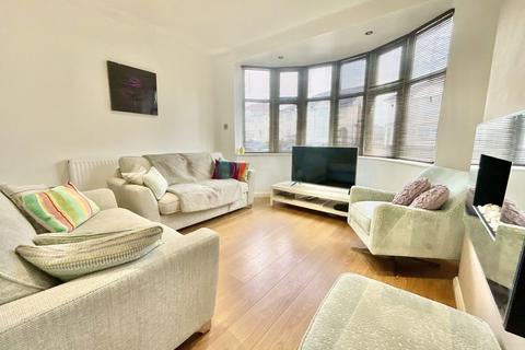 15 Covena Road, Bournemouth, BH6 5LN