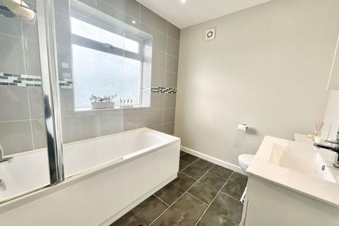 15 Covena Road, Bournemouth, BH6 5LN