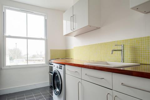 2 bedroom flat for sale, Woodstock Road, Finsbury Park