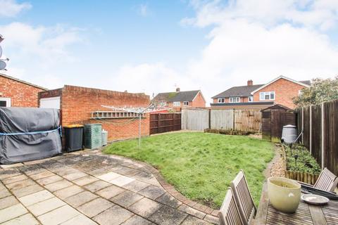 3 bedroom semi-detached house for sale, Gilwell Close, Bedford MK41