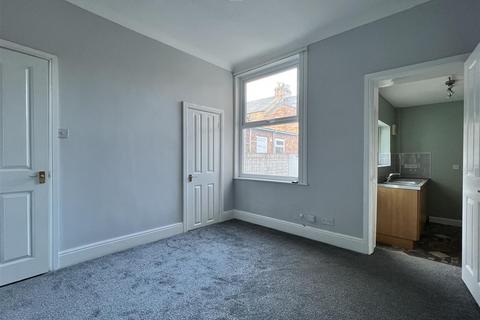 2 bedroom maisonette to rent, Murchison Street, Scarborough