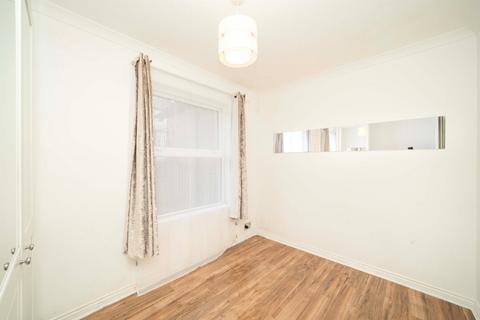 1 bedroom apartment for sale, London W4