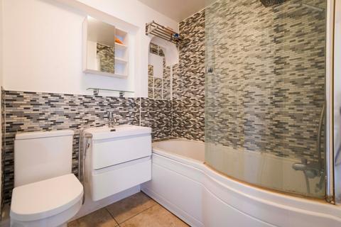 1 bedroom apartment for sale, London W4