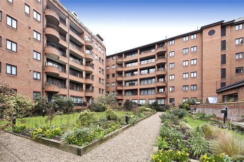 2 bedroom apartment for sale, London W8