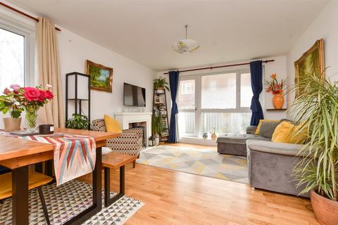 Flat 3, Argyle House Sutton Court, Sutton, SM2 5AX