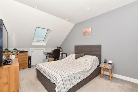 4 bedroom end of terrace house for sale, Tiffen Way, Kings Hill, West Malling, Kent