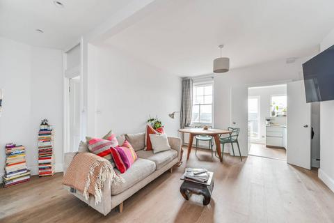 2 bedroom flat to rent, Queenstown Road, Clapham Junction, London, SW8